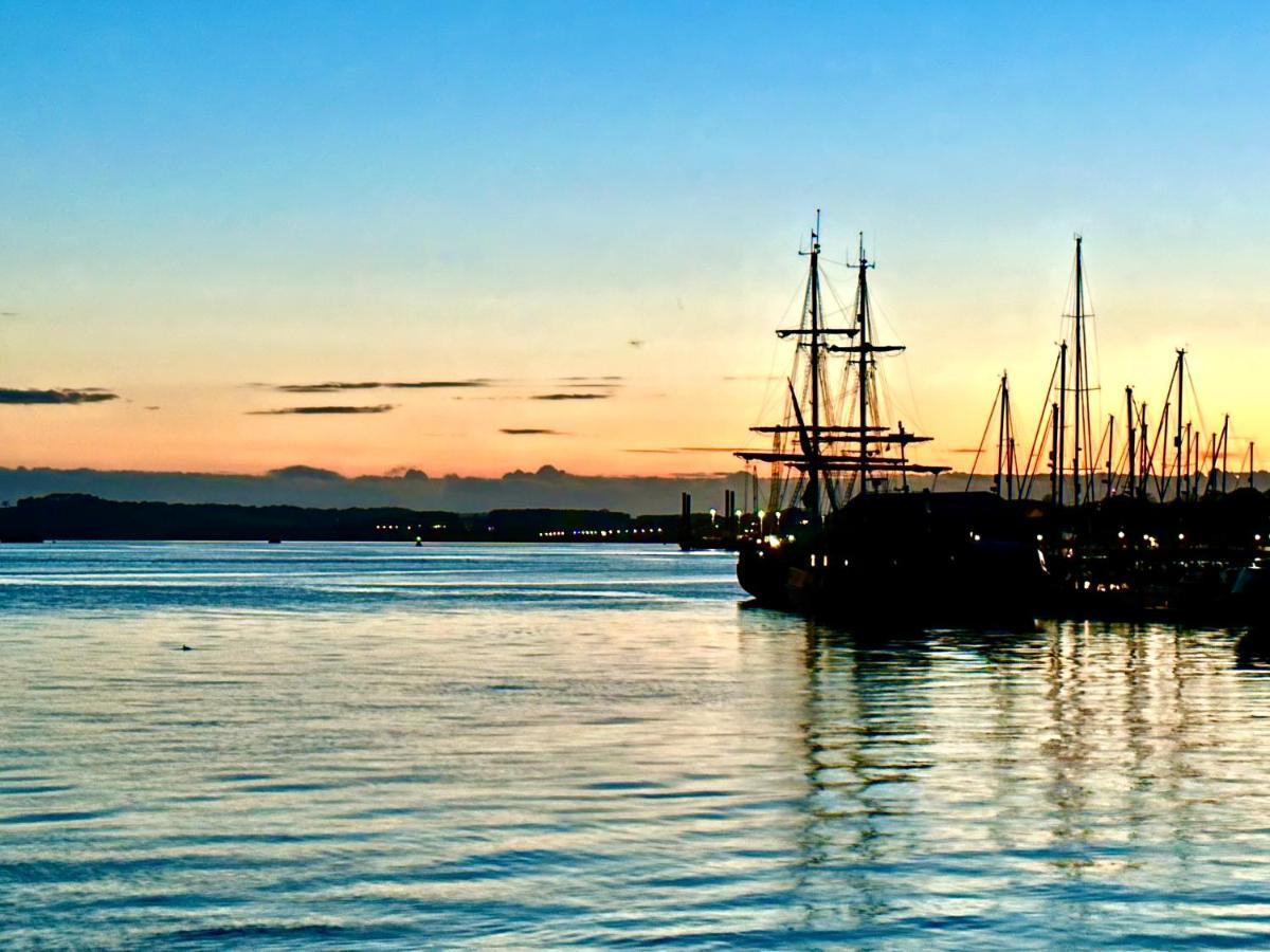 Royal William Yard Apartments - Large And Luxurious With Free Parking プリマス エクステリア 写真